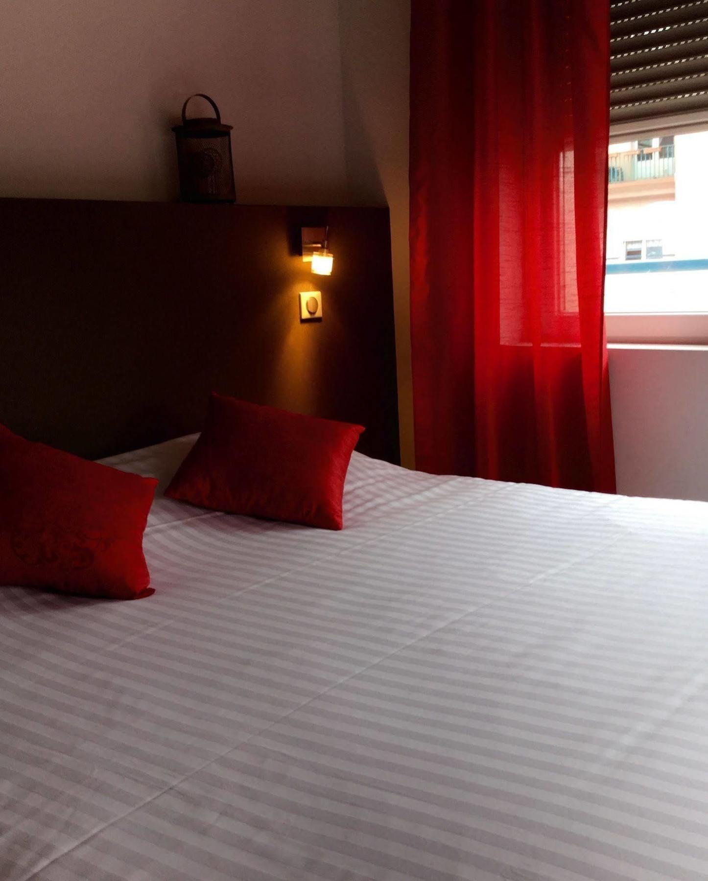 Hotel Bar Le Globe Saint-Die-des-Vosges Экстерьер фото